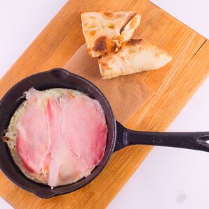 Глазунья с ветчиной и сыром
