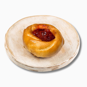 Булочка с клубникой
