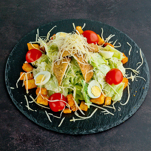 Салат Цезарь с курицей