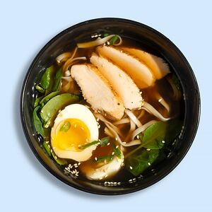 Бульон в азиатском стиле с курицей и шпинатом