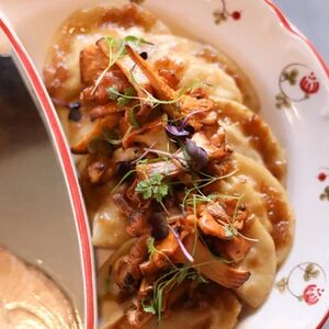 Вареники с картофелем, жареными лисичками и луком