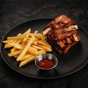 Ребрышки с картофелем фри