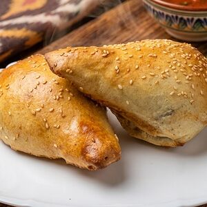 Самса Тандырная с бараниной (две штуки)