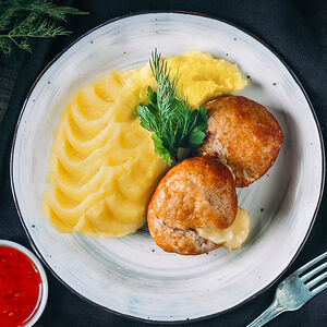 Куриные котлетки с сыром и пюре