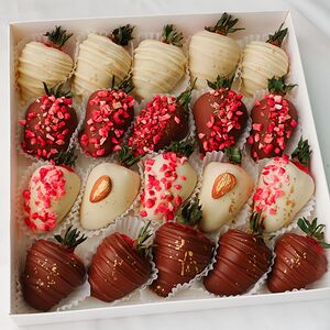 Набор клубника в шоколаде с сублиматами, 16-20 ягод