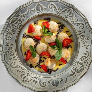 Маковые творобушки с клубникой и заварным кремом