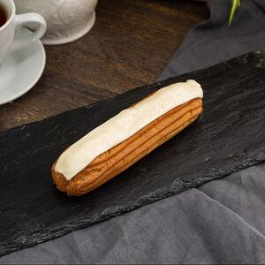 Эклер с ванильным заварным кремом