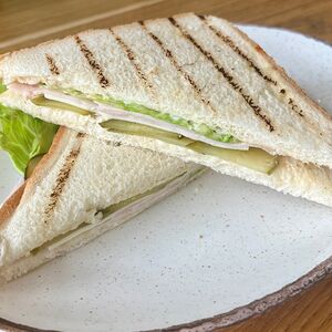 Сэндвич с ветчиной и сыром