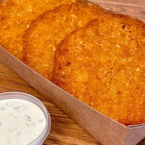 Драники с чесночным соусом