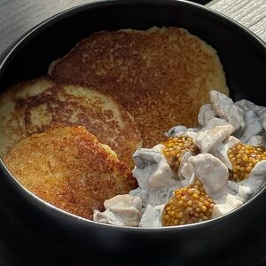 Драники с куриным филе и грибами
