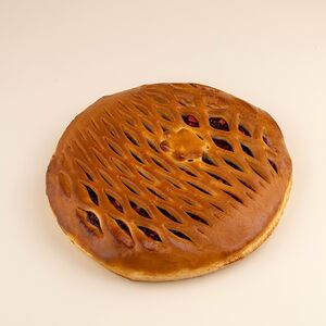 Пирог с яблоком и брусникой