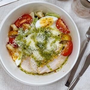 Салат Цезарь с куриным филе