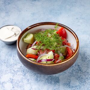 Деревенский салат со сметаной 