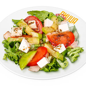 Салат с курицей гриль