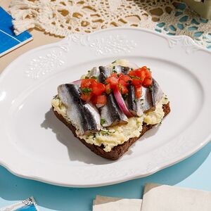 Бутерброд с килькой