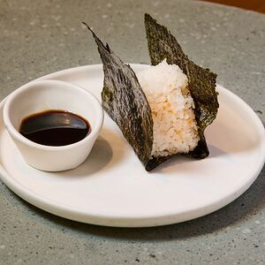 Онигири с креветкой 