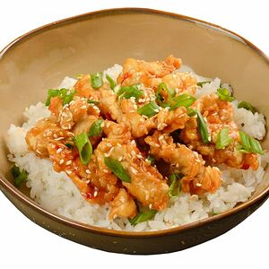 Рис с курицей-попкорн в соусе сладкий чили