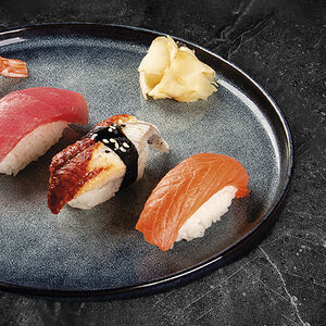 Суши нигири с угрем