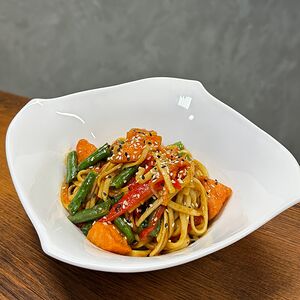 Лапша удон с лососем