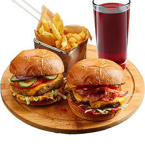 Комбо бургер с фри и морс