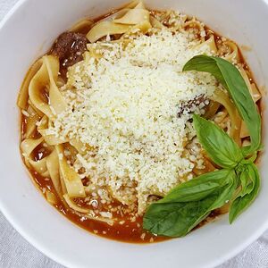 Таглиателли с говяжьими щëчками и соусом Демигляс