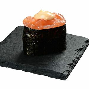 Гункан лосось спайси