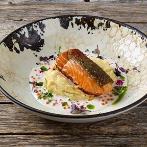 Семга с пюре из сельдерея