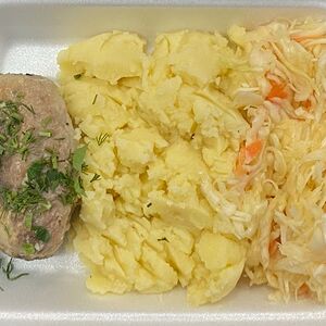 Рыбная котлета (хек) с овощами и пюре