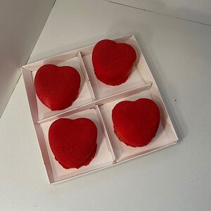  Муссовые пирожные сердце 4 шт