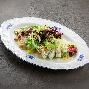 Салат с кальмаром и авокадо