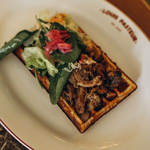 Вафли с копчеными ребрами