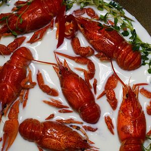 Раки в сливочном бульоне мелкие