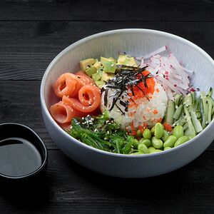 Поке с лососем и авокадо