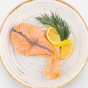 Стейк из лосося на пару