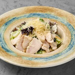 Салат Цезарь с курицей