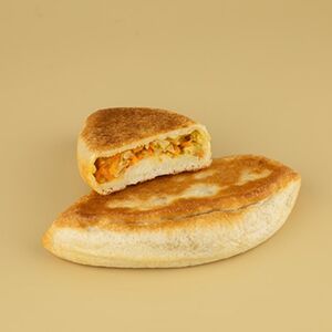 Пирожок с капустой жареный