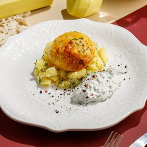 Рыбная котлета с мятым картофелем