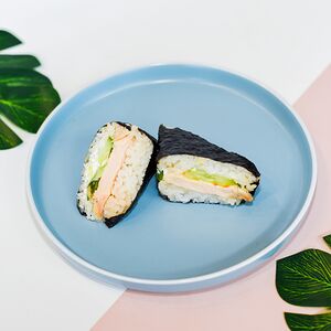Онигири с курицей 