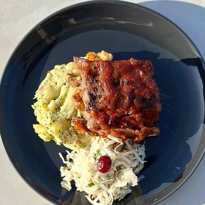 Свиные ребра барбекю с толченым картофелем