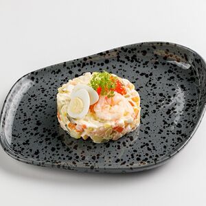 Салат Оливье с креветкой и красной икрой