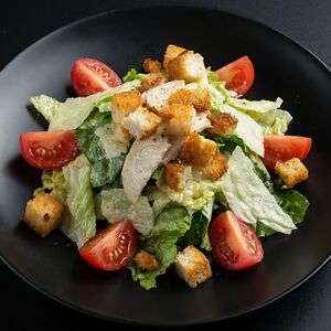 Салат Цезарь с курицей