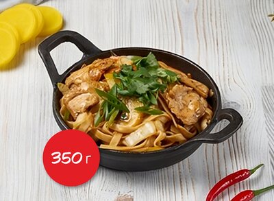 Удон с курицей и соусом кимчи