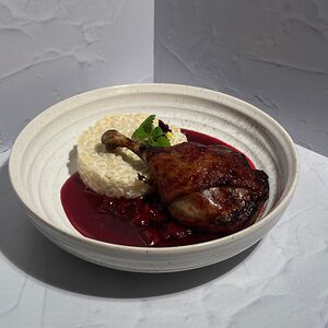 Утиная ножка с птитим и вишней в хересе