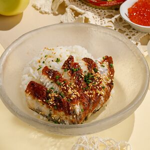 Угорь на рисе