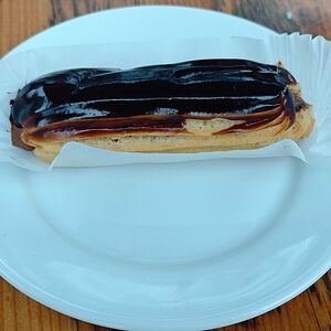 Пирожное Эклер шоколадный