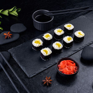 Ролл с редькой Дайкон