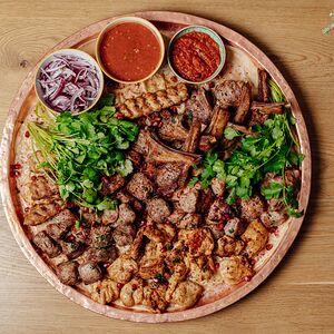 Праздничное ассорти мяса на мангале