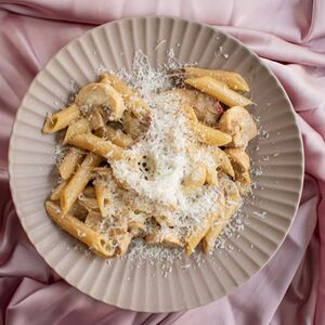 Паста с языком и грибами 