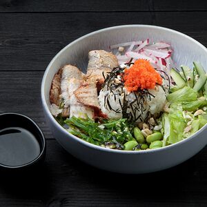 Поке с угрем и орехом