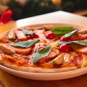 Пицца с лососем и каперсами